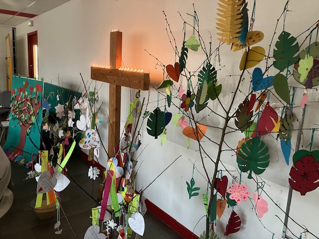 Célébration de Pâques et Bol de riz - Ecole Saint-Exupéry Saint Pierre